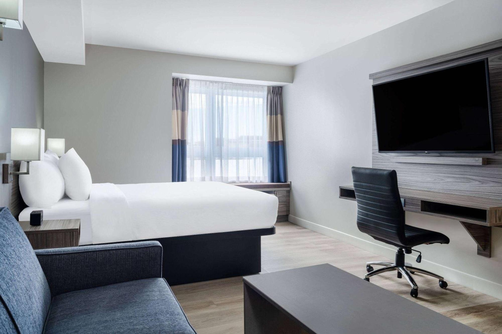 Microtel Inn & Suites By Wyndham Kanata Ottawa West Buitenkant foto